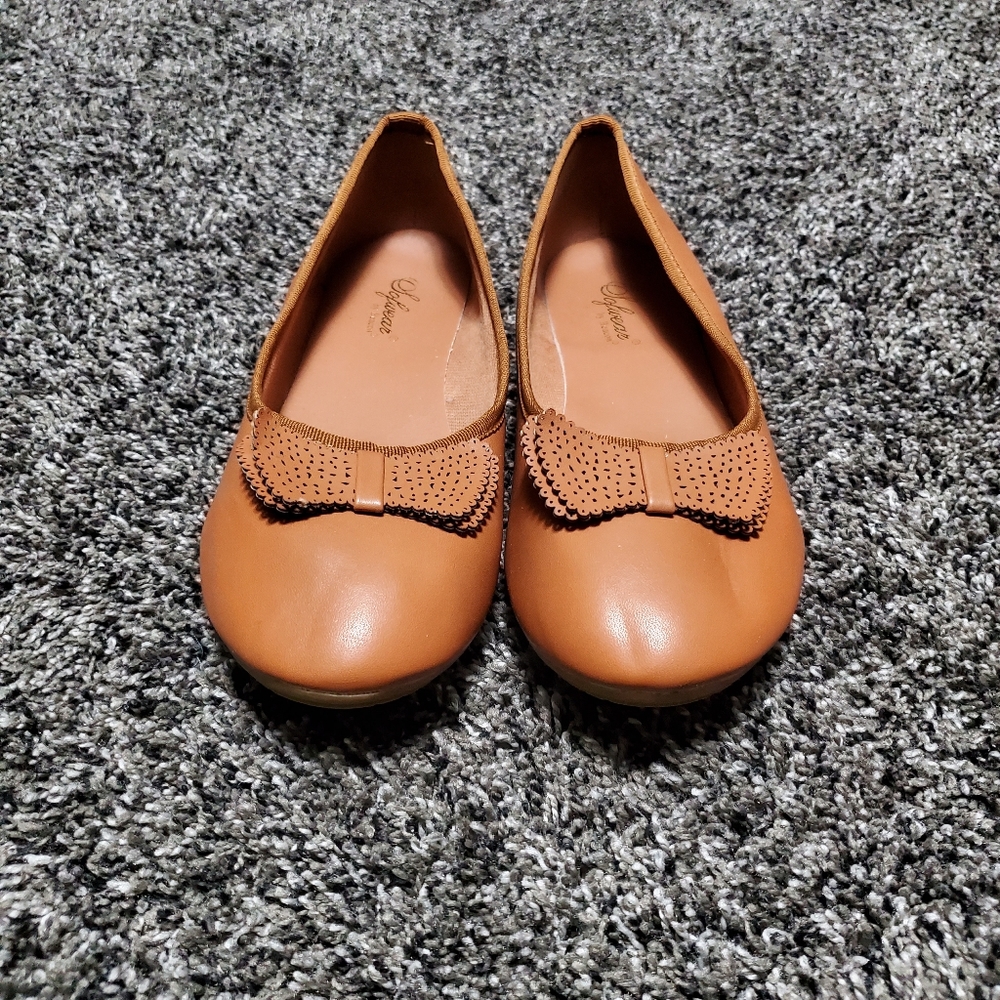 Beacon Slip On Flats - Picture 2 of 8